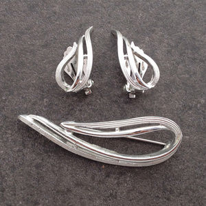 Vintage 1960 Fashion Brooch & Earring Set